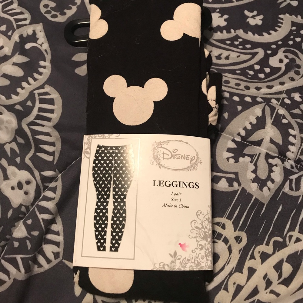 BNWT Torrid size 1 Disney Mickey Mouse Leggings